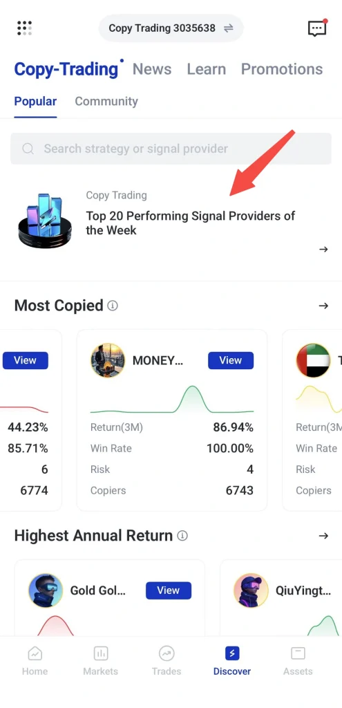 صفحه Discover در کپیتریدینگ با کارتی با عنوان «Top 20 Performing Signal Providers of the Week» که آیکون کوچکی در سمت چپ و نشانگر فلش راست دارد، به همراه نوار جستجو در بالا و نوار پایین قابل مشاهده.